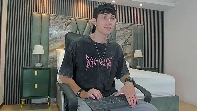 Michael blue online show from 09/28/25, 01:27