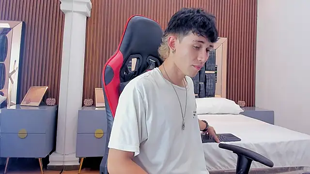 Michael blue online show from 10/17/25, 08:22