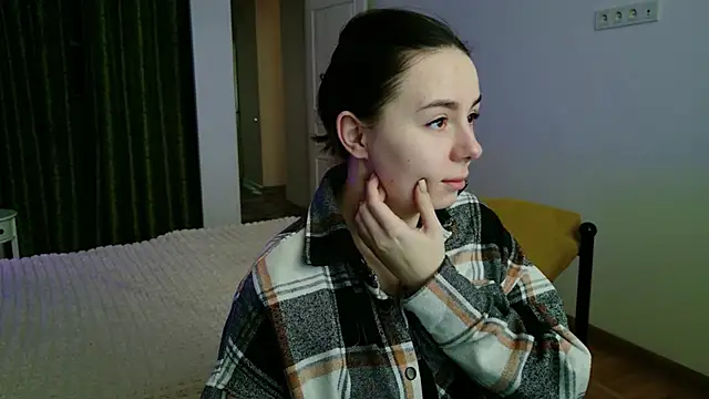 Snapshot of Di_na_Bell chatting on 12/22/25, 06:43 Di na Bell online show from 12/22/25, 06:43