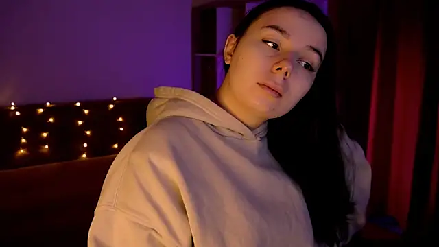 Snapshot of Di_na_Bell chatting on 12/23/25, 06:44 Di na Bell online show from 12/23/25, 06:44