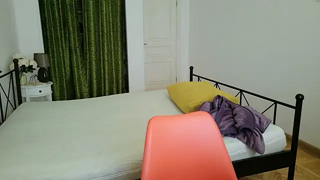 Snapshot of Di_na_Bell chatting on 01/19/26, 06:39 Di na Bell online show from 01/19/26, 06:39