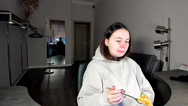 Snapshot of Di_na_Bell chatting on 02/06/26, 06:29 Di na Bell online show from 02/06/26, 06:29