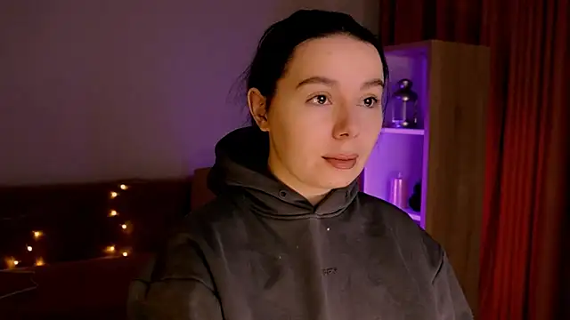 Snapshot of Di_na_Bell chatting on 02/15/26, 06:43 Di na Bell online show from 02/15/26, 06:43