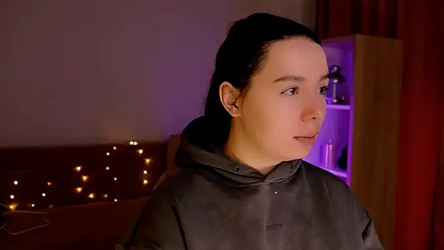 Snapshot of Di_na_Bell chatting on 02/15/26, 07:51 Di na Bell online show from 02/15/26, 07:51