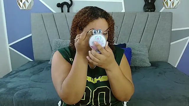 Snapshot of Yera_carey chatting on 11/25/25, 12:27 Yera carey online show from 11/25/25, 12:27