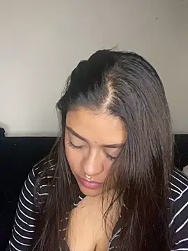 Snapshot of NattashaMore_0719 chatting on 10/16/25, 04:24 NattashaMore 0719 online show from 10/16/25, 04:24