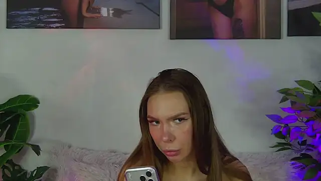 Snapshot of AlysonHuxley_ chatting on 03/06/26, 06:26 AlysonHuxley online show from 03/06/26, 06:26