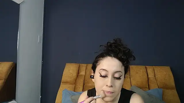 Snapshot of KendraaSimons chatting on 05/19/26, 07:53 KendraaSimons online show from 05/19/26, 07:53