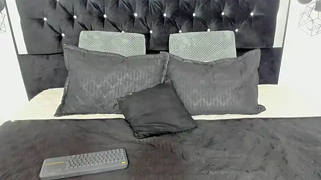 Sebas cat online show from 10/19/25, 09:59