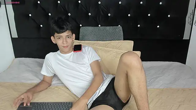 Snapshot of Sebas_cat chatting on 05/09/26, 01:55 Sebas cat online show from 05/09/26, 01:55