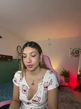 Snapshot of paulina_ferrer chatting on 12/21/25, 08:54 paulina ferrer online show from 12/21/25, 08:54