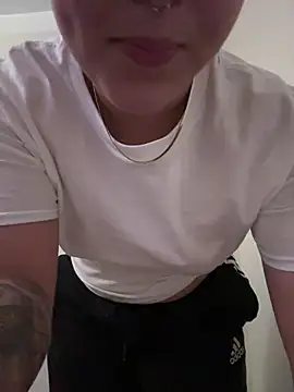 Snapshot of babykalirose chatting on 10/11/25, 02:55 babykalirose online show from 10/11/25, 02:55