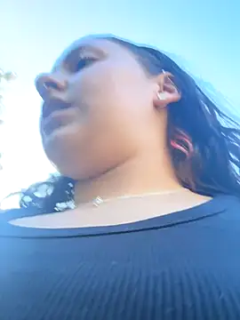 Snapshot of babykalirose chatting on 10/21/25, 08:31 babykalirose online show from 10/21/25, 08:31