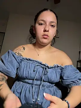 Snapshot of babykalirose chatting on 04/18/26, 02:48 babykalirose online show from 04/18/26, 02:48