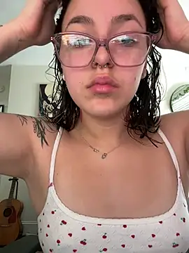 Snapshot of babykalirose chatting on 04/27/26, 01:42 babykalirose online show from 04/27/26, 01:42