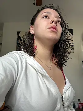 Snapshot of babykalirose chatting on 04/29/26, 02:54 babykalirose online show from 04/29/26, 02:54