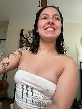 Snapshot of babykalirose chatting on 04/30/26, 01:50 babykalirose online show from 04/30/26, 01:50