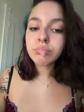 Snapshot of babykalirose chatting on 05/28/26, 04:48 babykalirose online show from 05/28/26, 04:48