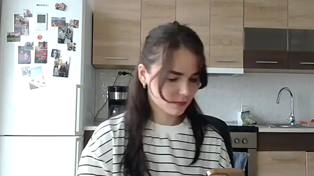 Snapshot of Silviaa_a chatting on 09/30/25, 01:05 Silviaa a online show from 09/30/25, 01:05