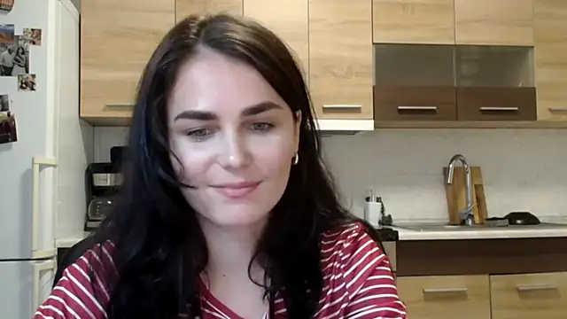 Snapshot of Silviaa_a chatting on 10/07/25, 03:42 Silviaa a online show from 10/07/25, 03:42