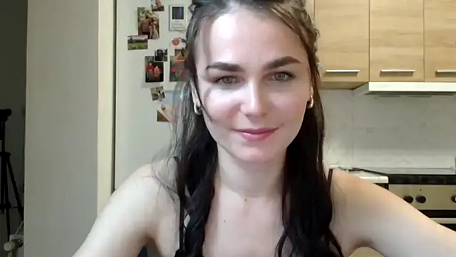 Snapshot of Silviaa_a chatting on 10/13/25, 07:36 Silviaa a online show from 10/13/25, 07:36