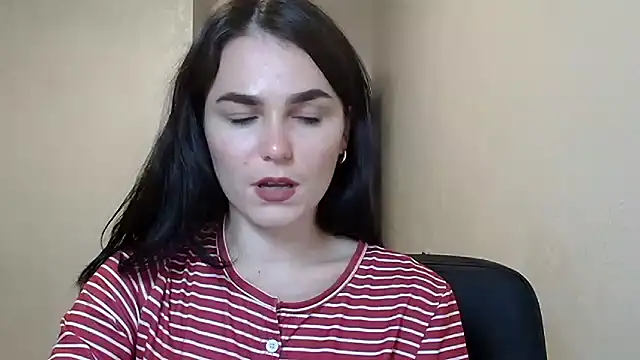 Snapshot of Silviaa_a chatting on 10/17/25, 06:32 Silviaa a online show from 10/17/25, 06:32