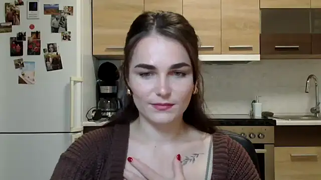 Snapshot of Silviaa_a chatting on 10/23/25, 05:01 Silviaa a online show from 10/23/25, 05:01