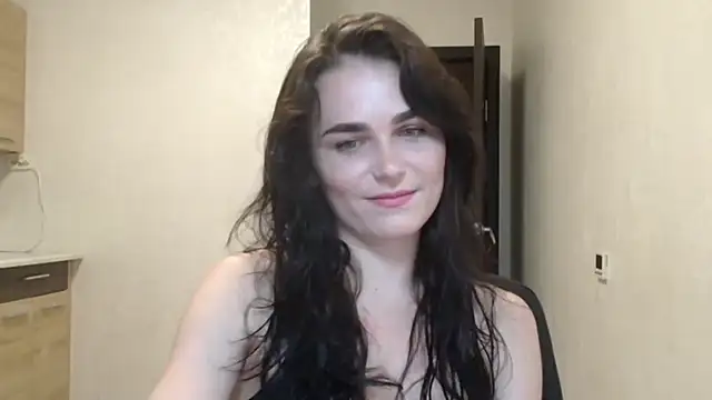 Snapshot of Silviaa_a chatting on 11/06/25, 08:21 Silviaa a online show from 11/06/25, 08:21