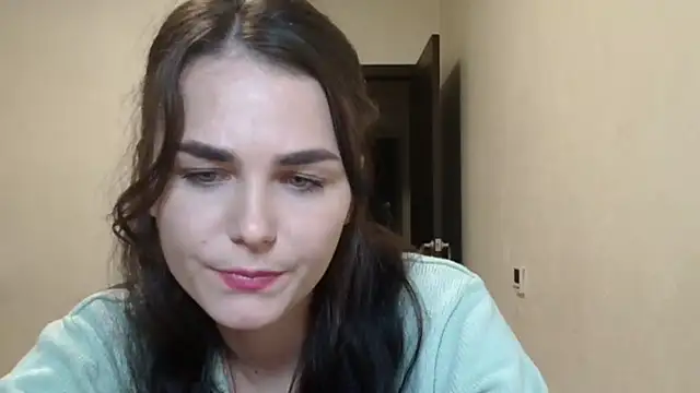 Snapshot of Silviaa_a chatting on 11/12/25, 08:08 Silviaa a online show from 11/12/25, 08:08