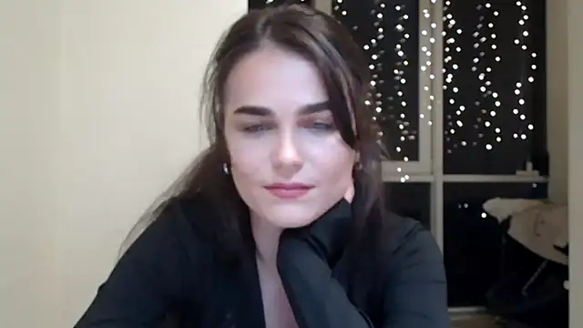 Snapshot of Silviaa_a chatting on 11/19/25, 08:31 Silviaa a online show from 11/19/25, 08:31