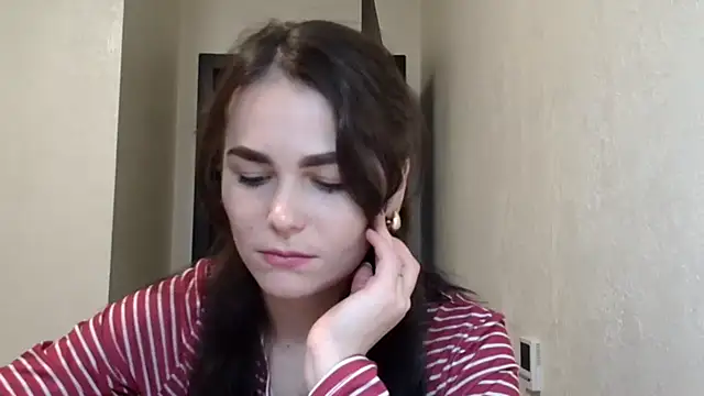 Snapshot of Silviaa_a chatting on 12/15/25, 02:21 Silviaa a online show from 12/15/25, 02:21