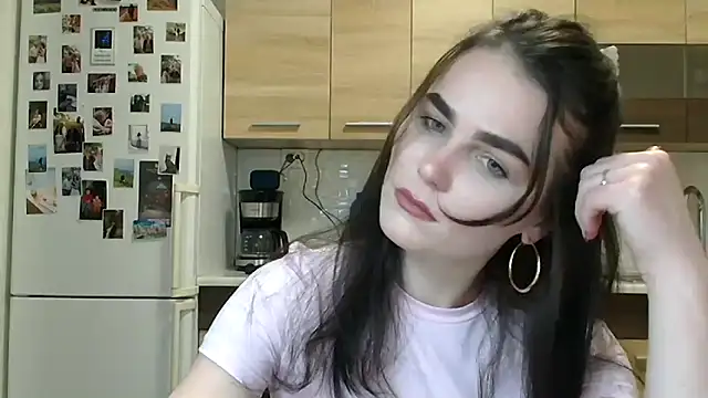 Snapshot of Silviaa_a chatting on 12/20/25, 08:05 Silviaa a online show from 12/20/25, 08:05