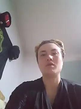 MoonIrene online show from 10/30/25, 03:57