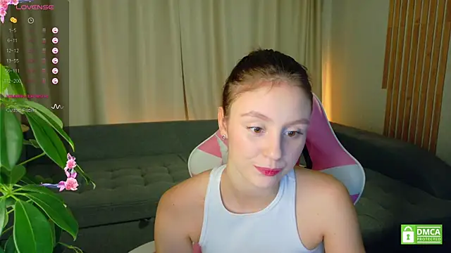 Snapshot of sweet_loopy chatting on 10/21/25, 04:19 sweet loopy online show from 10/21/25, 04:19