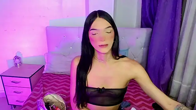 Snapshot of x_isabella_x chatting on 04/10/26, 05:23 x isabella x online show from 04/10/26, 05:23