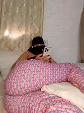 Snapshot of Samaarsexy23 chatting on 11/15/25, 11:40 Samaarsexy23 online show from 11/15/25, 11:40