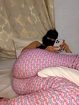 Snapshot of Samaarsexy23 chatting on 11/17/25, 12:33 Samaarsexy23 online show from 11/17/25, 12:33