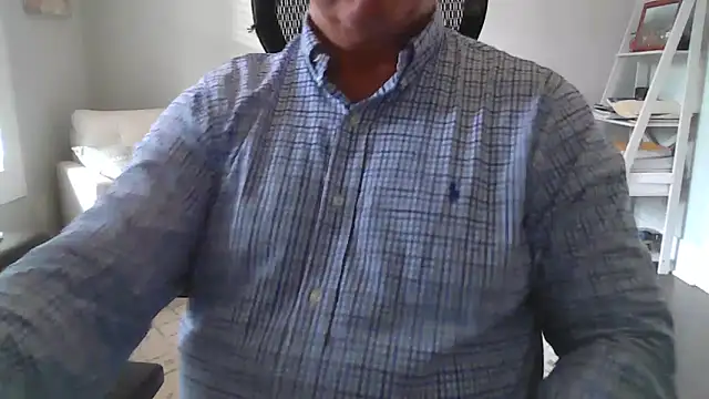 Snapshot of cyclone1212 chatting on 04/01/26, 12:39 cyclone1212 online show from 04/01/26, 12:39