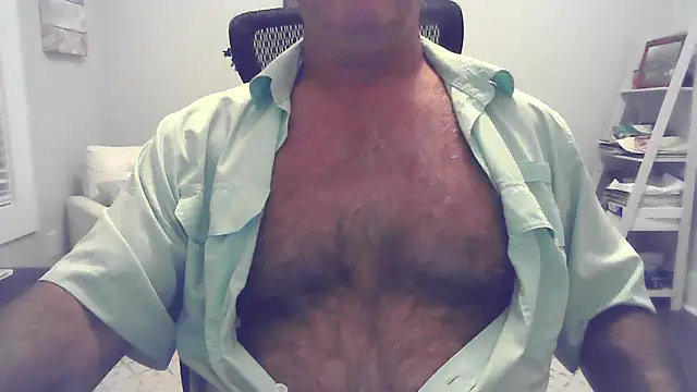 Snapshot of cyclone1212 chatting on 06/15/26, 09:33 cyclone1212 online show from 06/15/26, 09:33