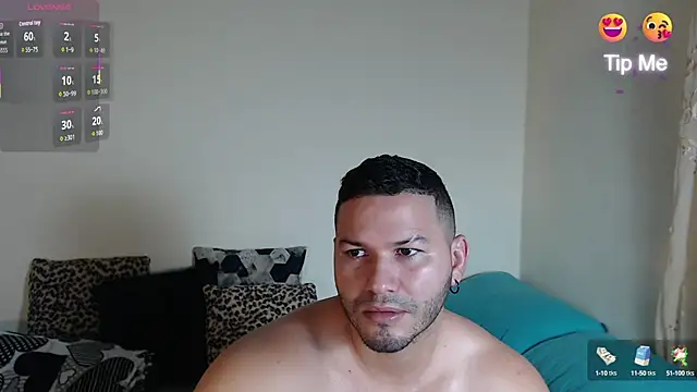 Snapshot of Tim_mz01 chatting on 10/15/25, 10:37 Tim mz01 online show from 10/15/25, 10:37