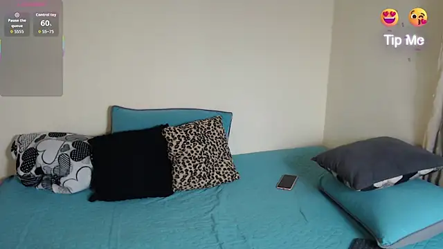 Snapshot of Tim_mz01 chatting on 10/18/25, 03:42 Tim mz01 online show from 10/18/25, 03:42