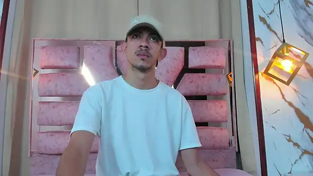 Snapshot of kameron_and_Nick chatting on 11/22/25, 07:46 kameron and Nick online show from 11/22/25, 07:46