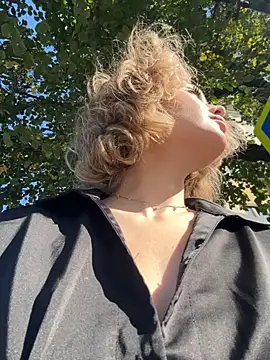 KellyKeler online show from 09/22/25, 11:45
