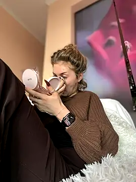 KellyKeler online show from 10/27/25, 10:52