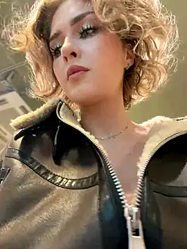 KellyKeler online show from 11/30/25, 11:47