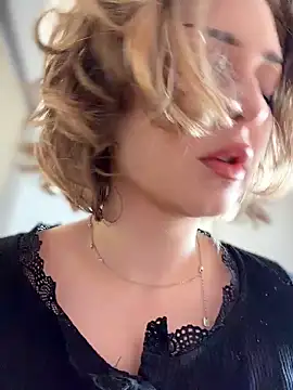 Snapshot of KellyKeler chatting on 04/15/26, 10:44 KellyKeler online show from 04/15/26, 10:44