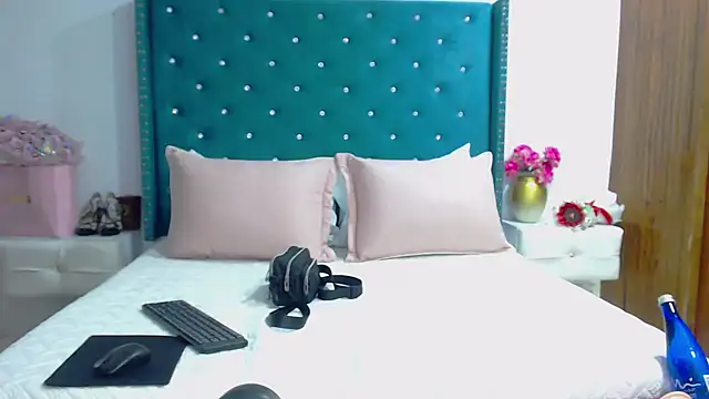 KimScarleth online show from 04/28/26, 04:12