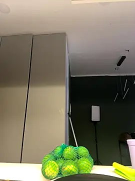 Michelle Zoe online show from 11/14/25, 05:06