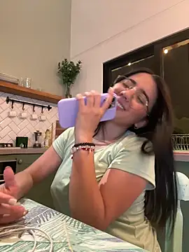 Snapshot of Michelle_Zoe chatting on 04/09/26, 04:34 Michelle Zoe online show from 04/09/26, 04:34