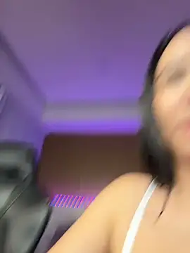 Snapshot of Michelle_Zoe chatting on 04/21/26, 02:04 Michelle Zoe online show from 04/21/26, 02:04